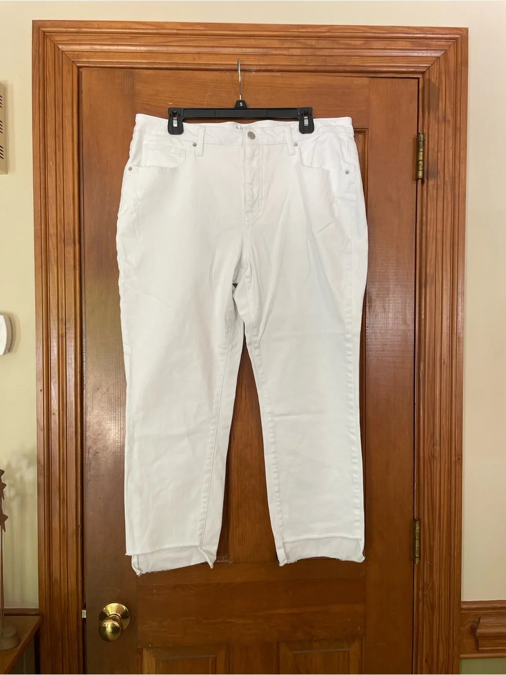 Time and Tru White High-Rise Jeans High Low Step Hem Distressed Details, Size 18